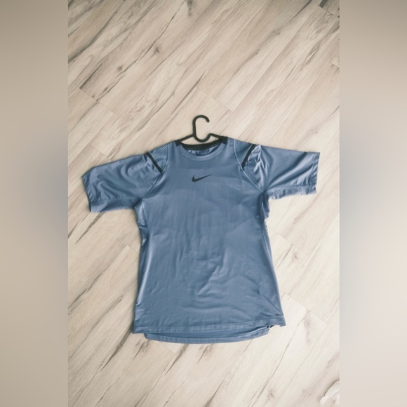 Nike Training Aeroadapt Short Sleeve - Picture 3 of 7